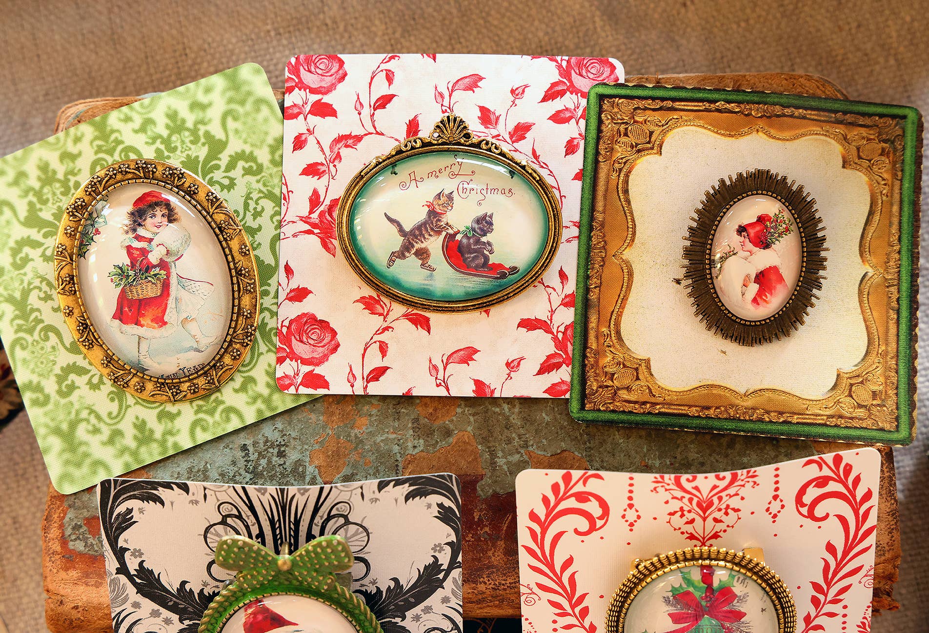 Asunder Bazaar - Wholesale Brooch - 20pc Vintage Christmas Brooches on Cards 10