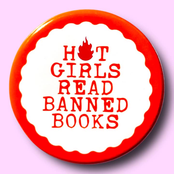 Les filles sexy lisent des livres interdits (Bouton ou Aimant !) pour la vente par The Hissin' Kitten