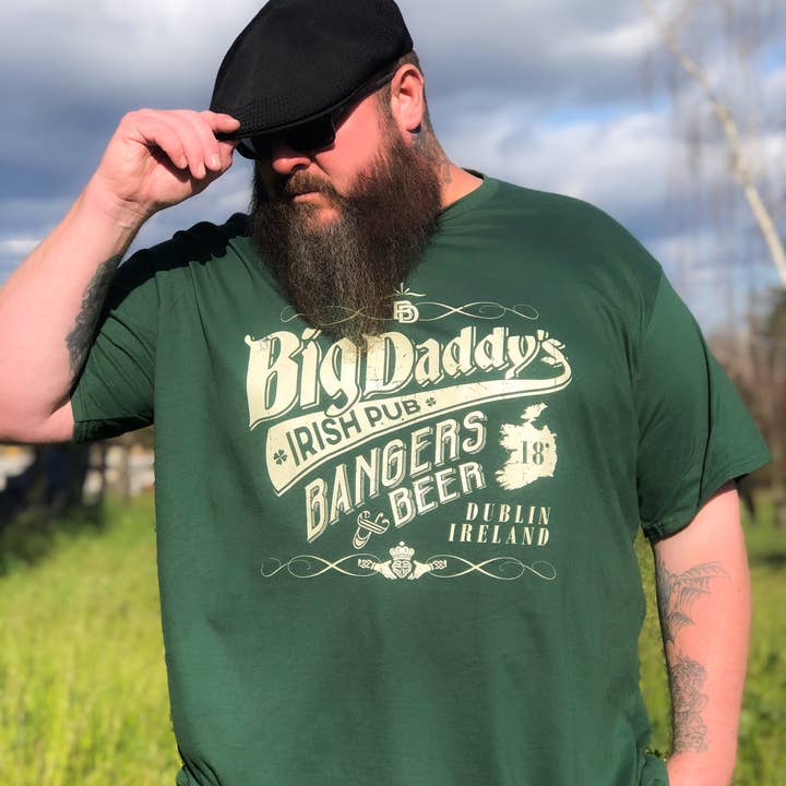 T-shirt Big Daddy's Irish Pub (Vert Forêt) pour la vente par Big Daddy Clothing