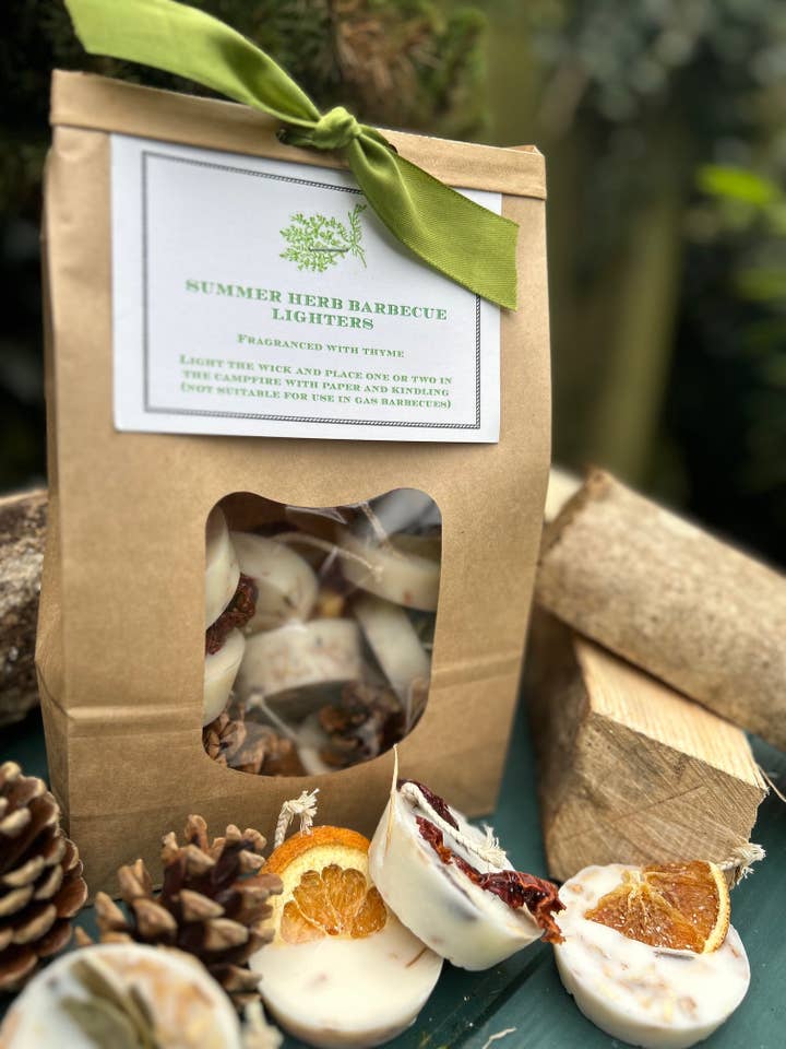 Allume-feu pour barbecue aux herbes d'été et feu de camp. pour la vente par Hunter Gatherer Gifts