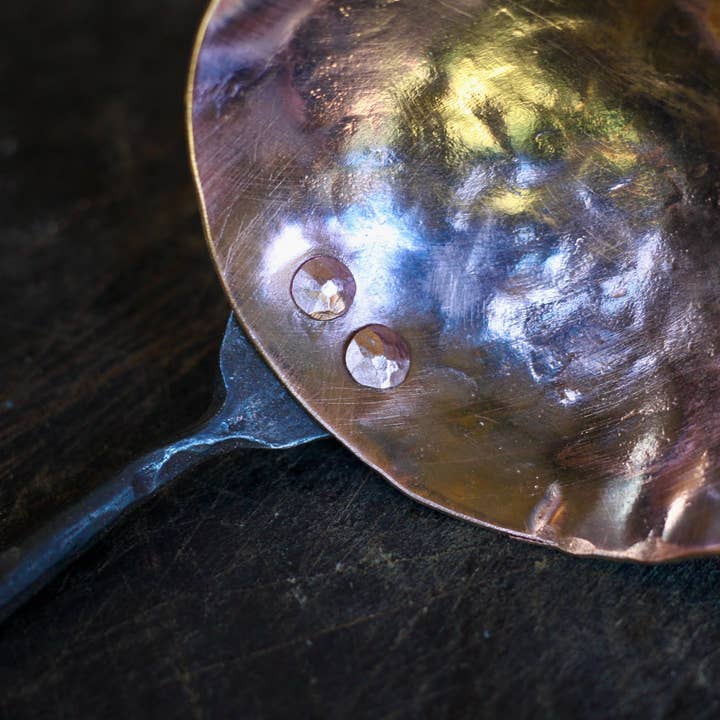 Wicks Forge - Vente Louches - Louche en cuivre et acier - Manche à feuilles3