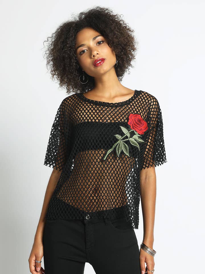 BLOMMIG PATCH FISHNET KORTÄRMAD TOPP - T5780-BLK för wholesale av Sans Souci