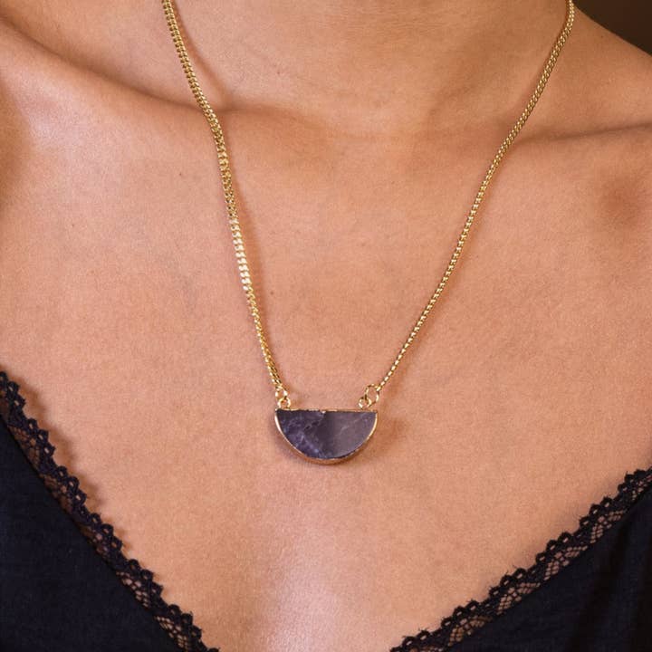 Amethyst Half-Moon Necklace – 18K Gold-Plated Chain with Natural Stone for wholesale by PHOEBE´S