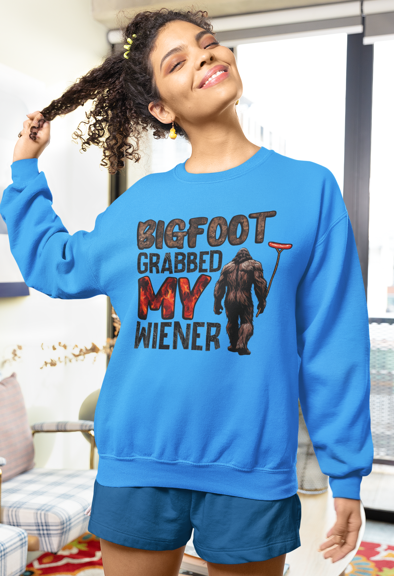 Squatchin’ Country - Venta al por mayor Camiseta estampada - Unisex - Bigfoot agarró mi camiseta de salchicha (amarilla)9