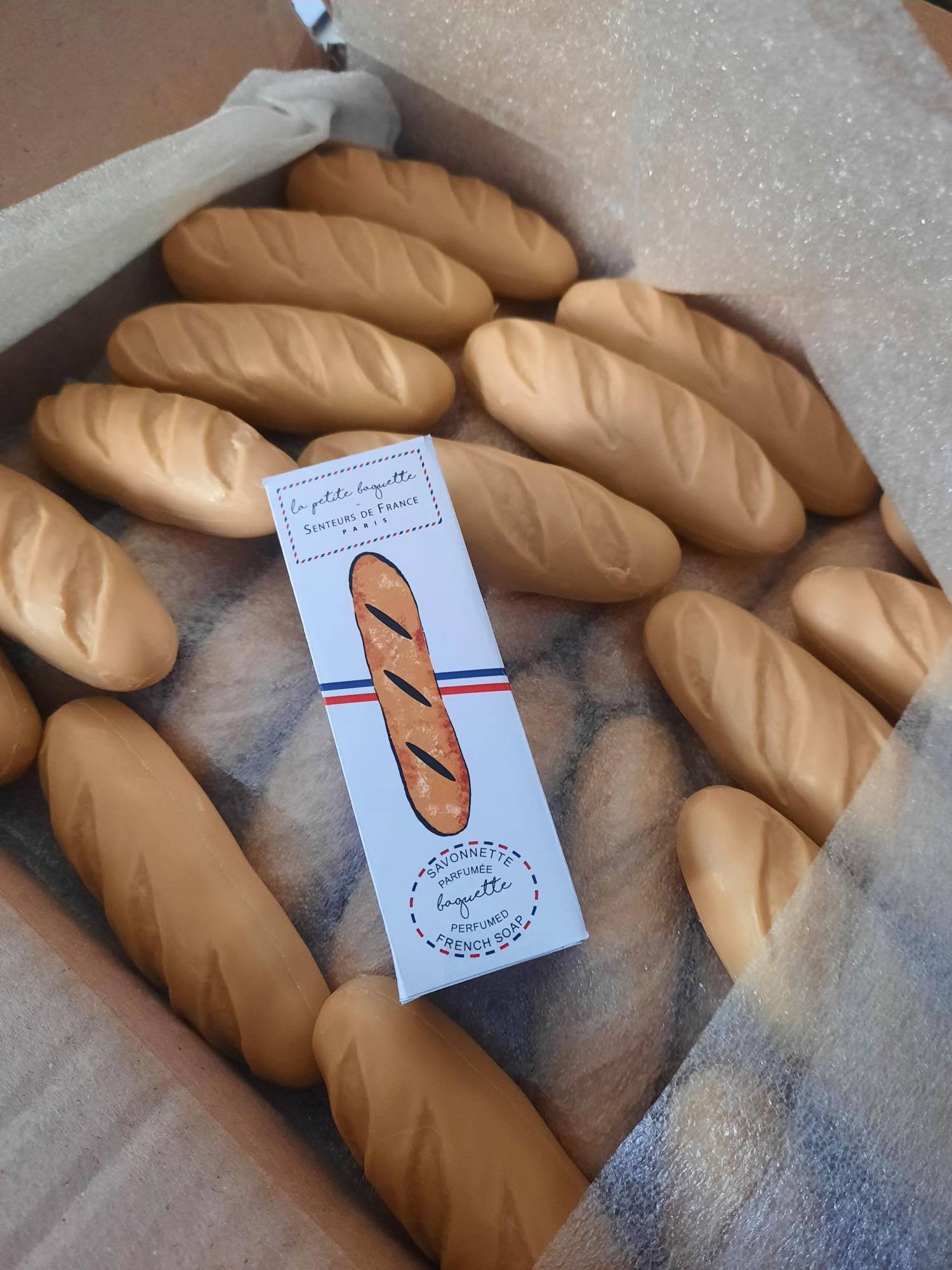 Senteurs De France - Wholesale Zeepblok - Dezeep 'baguette' in de vorm van een Frans stokbrood2