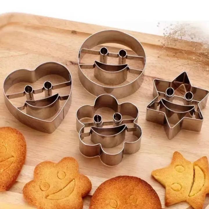 Mum Made Yum - Venta al por mayor Cortapastas - Cortadores para sándwiches y galletas, Smile Face, 4 piezas, acero inoxidable