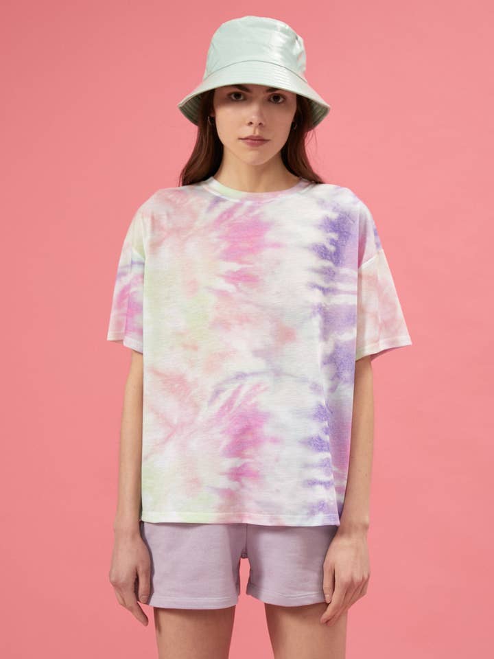Tie Dye Boyfriend T-Shirt in Lilac for wholesale by Usolo Outfitters
