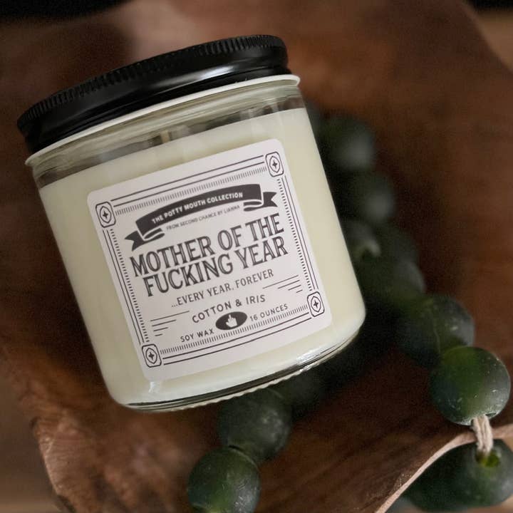 Mère de l'année - Bougie Potty Mouth pour la vente par Second Chance by Lianna