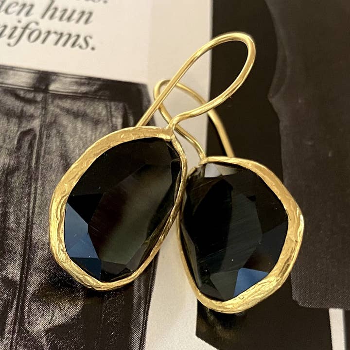 Black cateye earrings for wholesale by Chic Le Freak