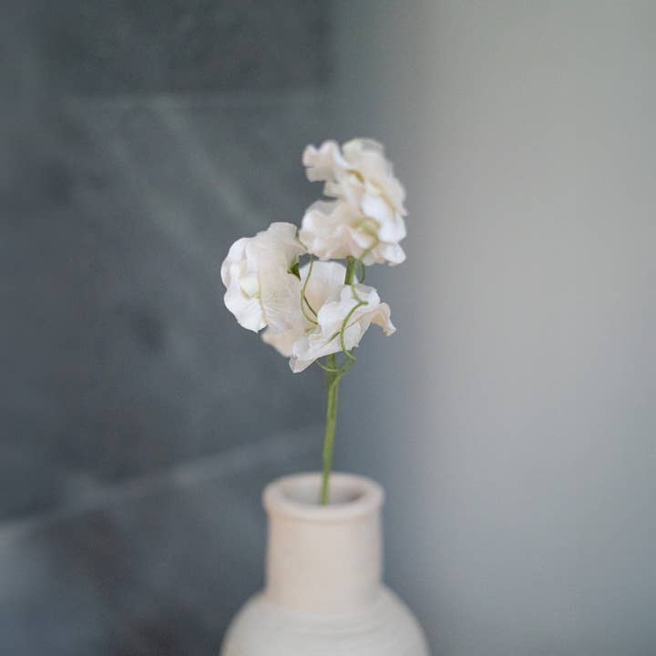 Flowrette - Wholesale Artificial Flowers - Sweet peas in white paper4