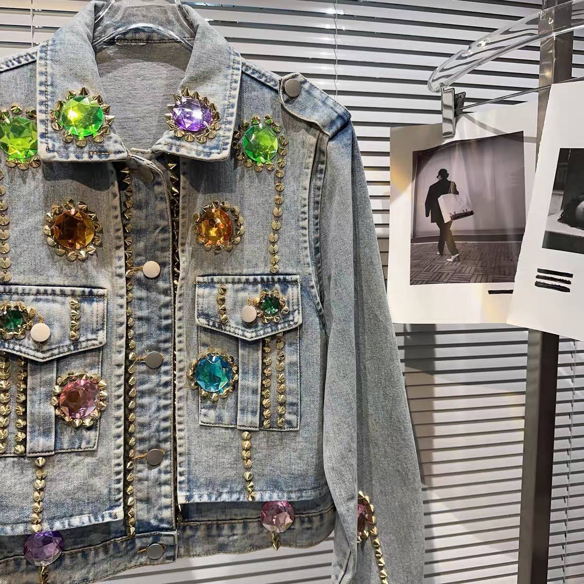 Productseeker – Engroshandel Denimjakke - Dame – JK026 farverig denimjakke med ædelsten10