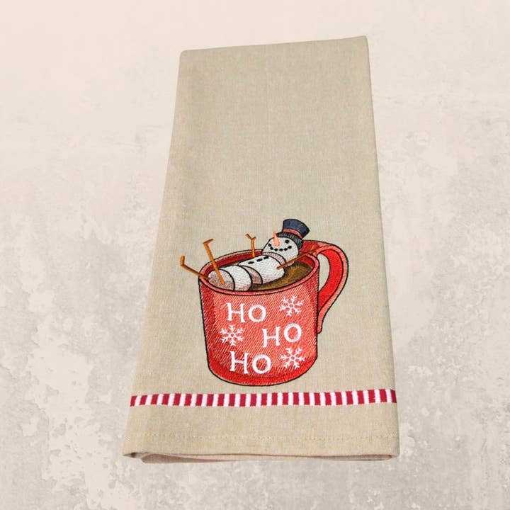 Décoration de cuisine de Noël : bonhomme de neige à la guimauve dans une tasse pour la vente par Sheryl's Stitchery Niche