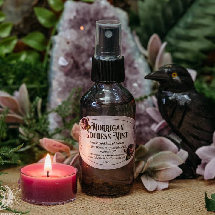 Nebbia della Dea Morrigan per Vibrazioni da Guerriero per la vendita all'ingrosso da parte di Inked Goddess Creations