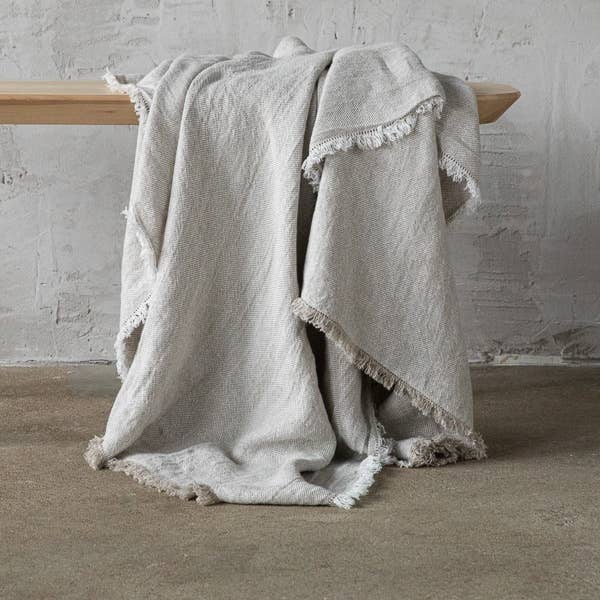 Linen Throw With Fringes Oatmeal Rustico for wholesale by LinenMe