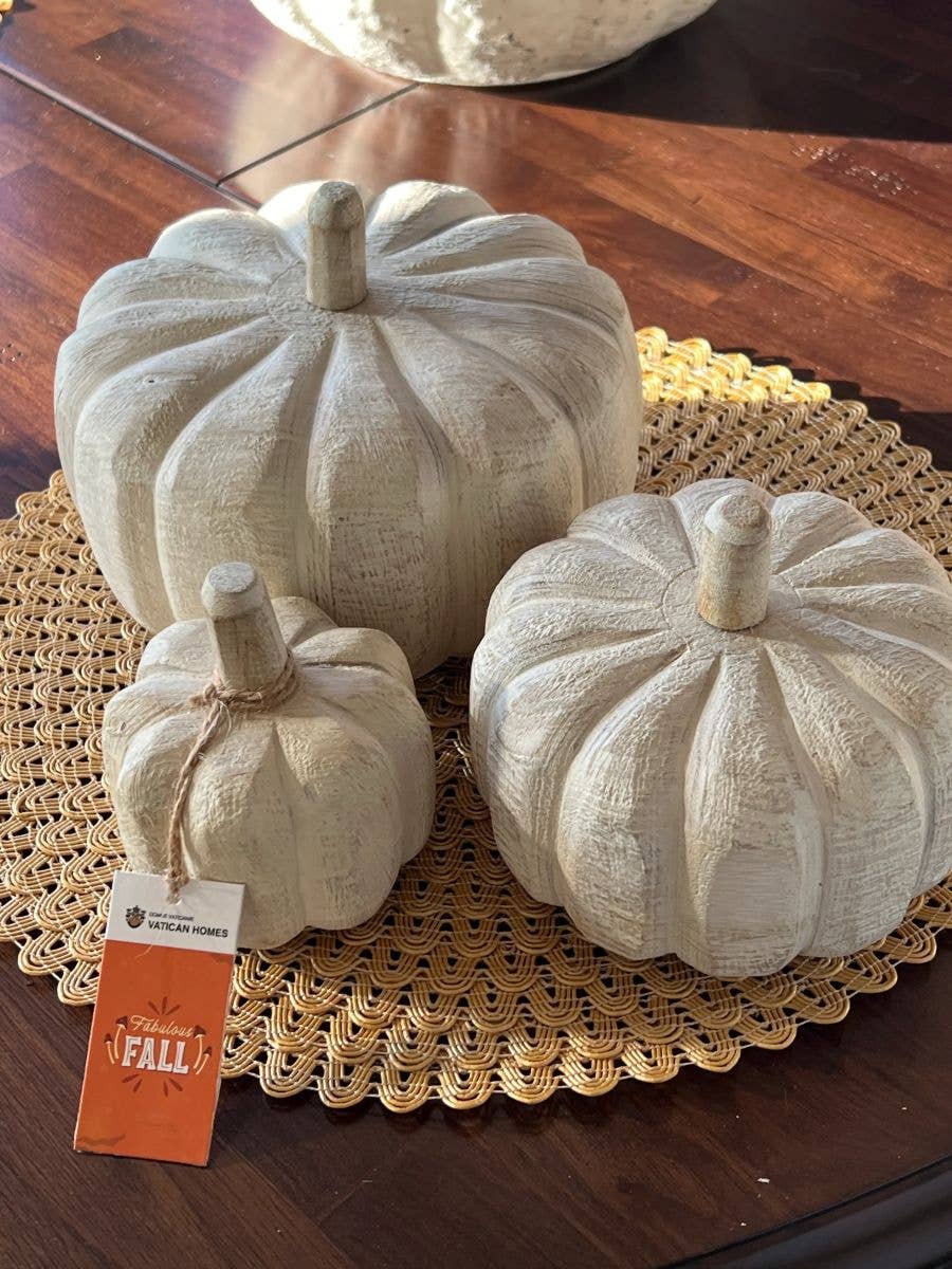 Vatican Homes – wholesale Dekorativt bordsobjekt – Vita Träpumpor som kan Staplas1