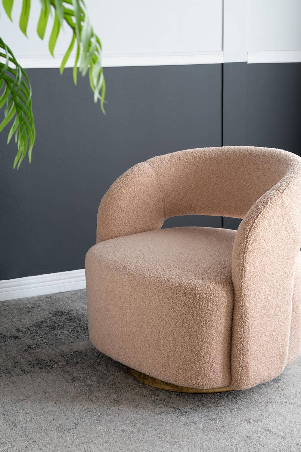 A&B Home Group Inc. - Vente Chaises - Fauteuil tonneau pivotant orange avec dossier surélevé 26,5x29,5x29,5"1