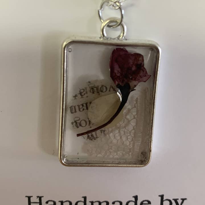 Sølvharpiks Vintage Rose halskæde for engroshandel hos Charlmaysllc