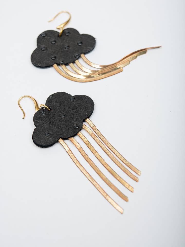 Statement leather and snake chain earrings NUAGE model for wholesale by Veinage
