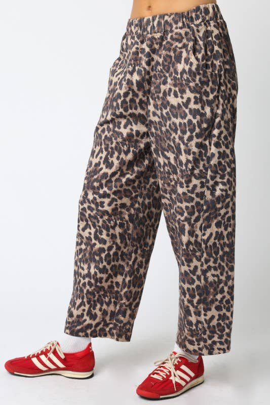 Leopardo marrom Calças Leopard Kate para venda a revendedores na Faire1