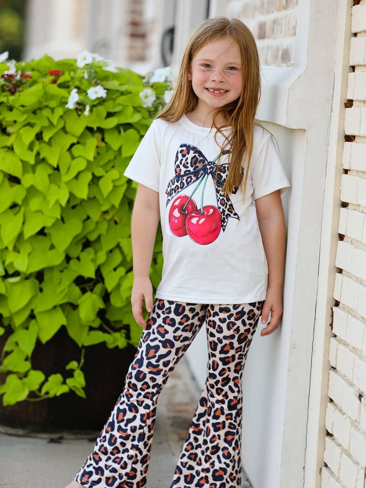 Rylee Faith Designs – Großhandel Top- & Hosen-Set – Kinder – Kirsch-Leoparden-Mädchenset1