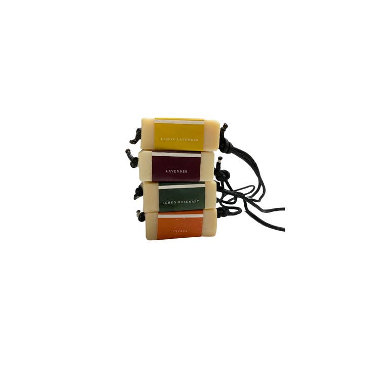 Pluff Mud Mercantile – Großhandel Haustierseife – Hund – Pluff Mud Pets Pflegende Hundeseife am Seil5