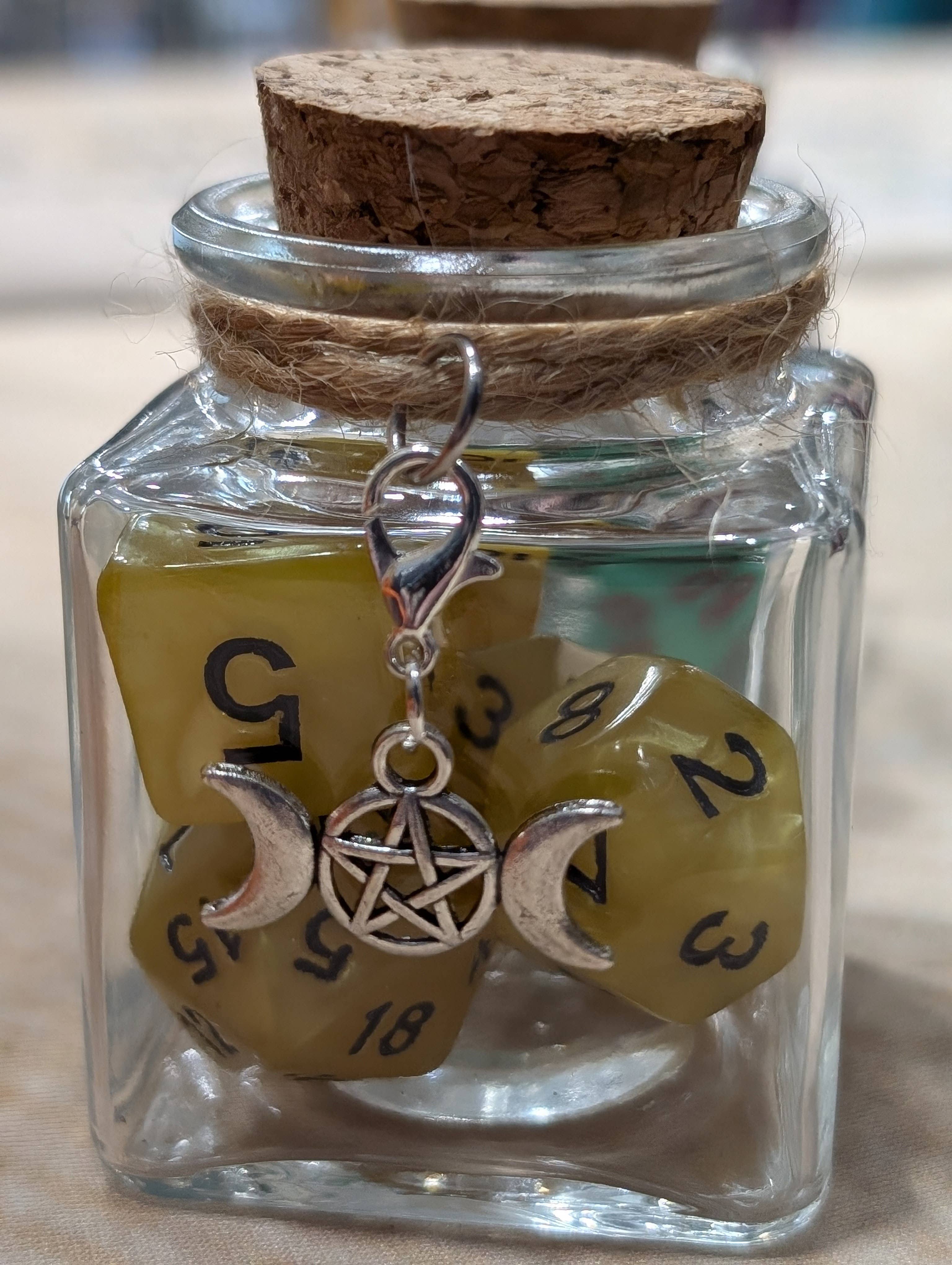 Con-Quest Crafts - Venta al por mayor Dado - Tarros de dados de hechizo con 7 dados D20 para TRPG7