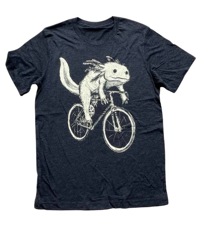 Dark Cycle Clothing - Vendita all'ingrosso Maglietta serigrafata - Uomo - Axolotl on A Bicycle - Camicia da uomo/unisex2