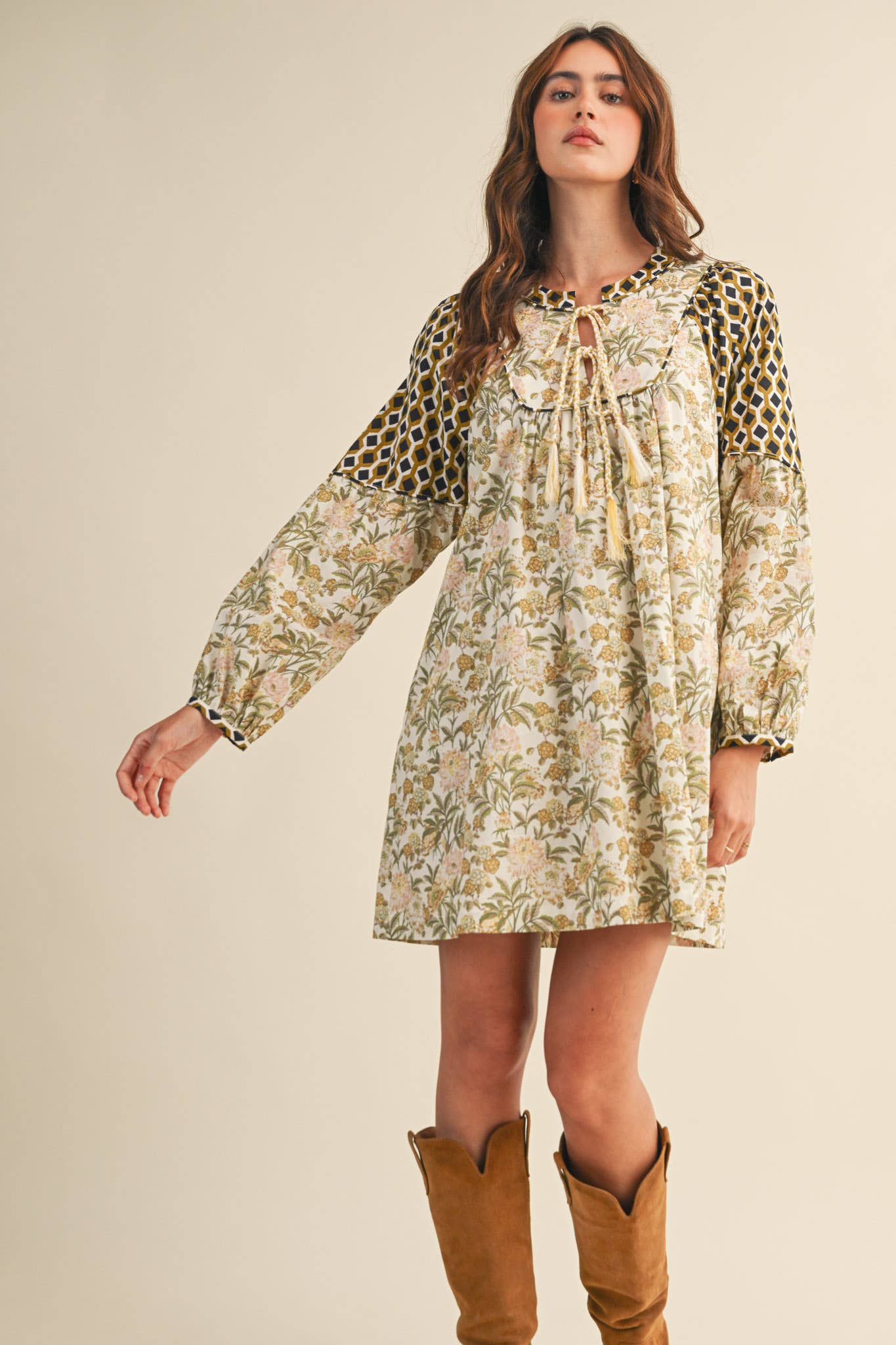 &MERCI - Wholesale Dress - Women's - FLORAL CONTRAST SLEEVE MINI DRESS MDR416913