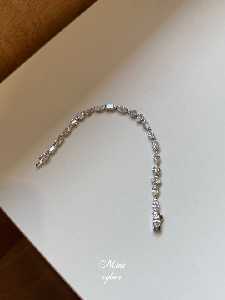 Asymmetrisk fuld diamant tennisarmbånd for engroshandel hos MINICYBER STUDIO