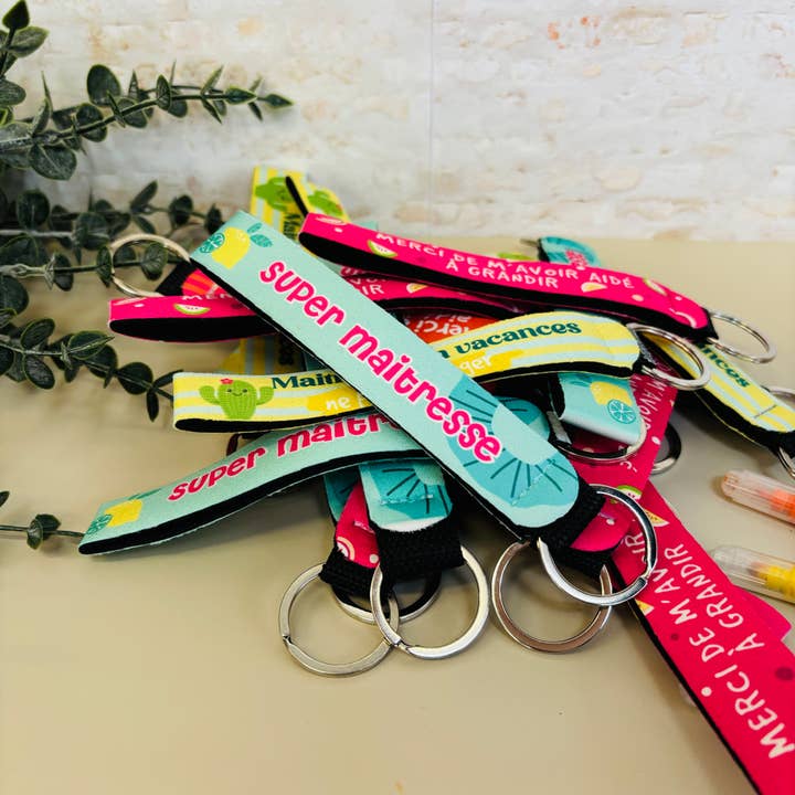 Set de 10 llaveros para fin de curso - para profesores e instructoras para venta al por mayor de La vie en magenta