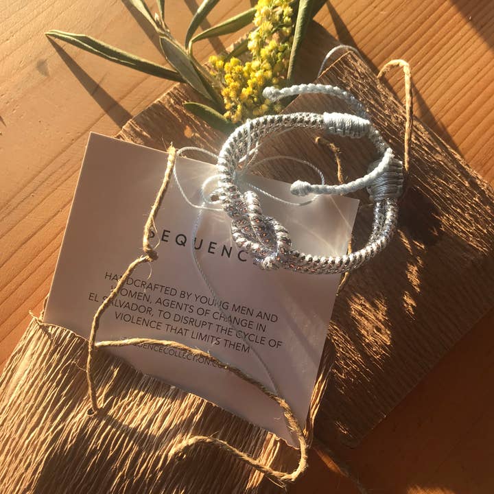 SEQUENCE APPAREL LLC - Venta al por mayor Pulseras tejidas/trenzadas - Pulsera nudo abierto - Dos hilos de plata