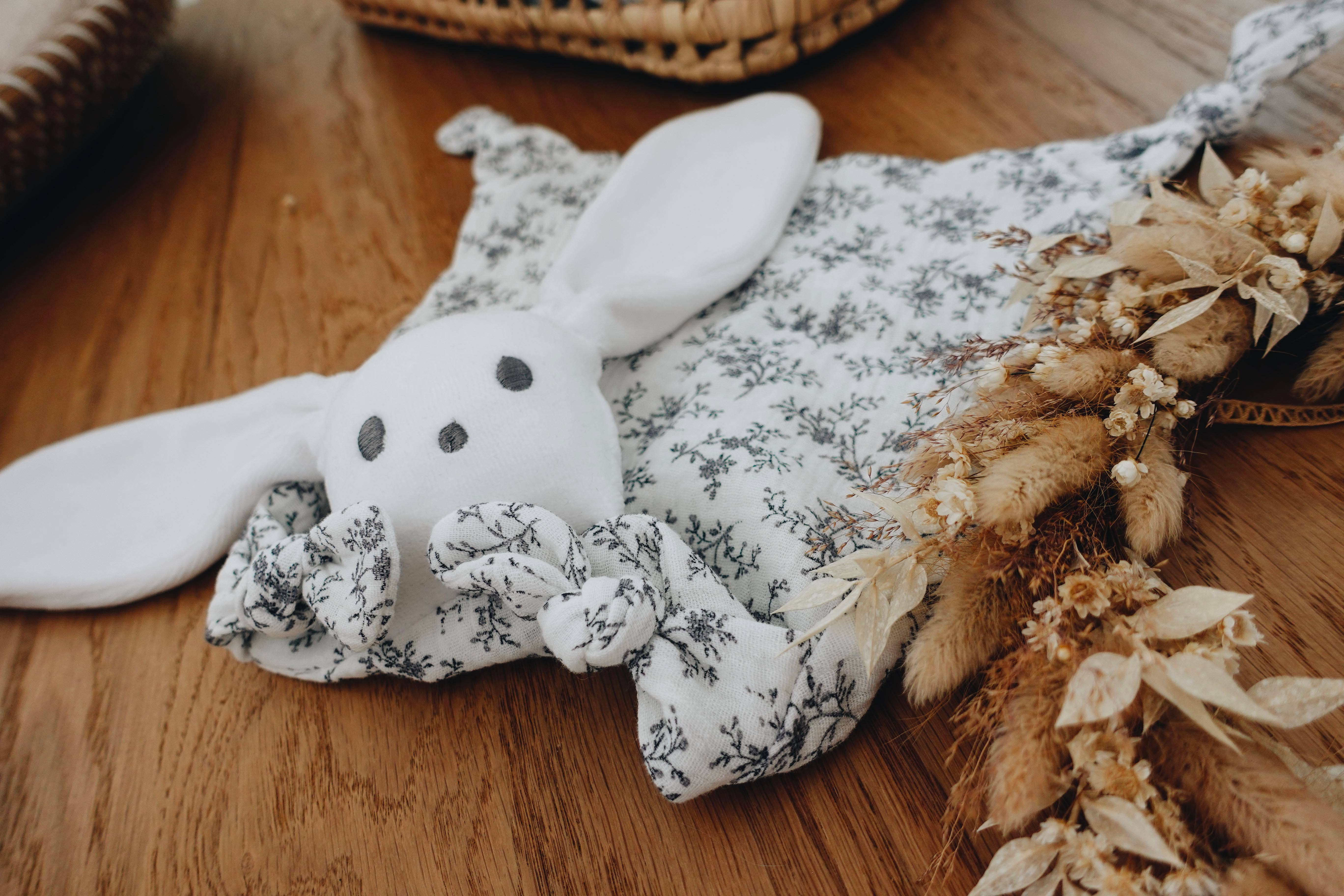 Louis & Jules Stambouli Conseil - Vendita all'ingrosso Peluche - Bambini e neonati - Doudou Chiffon Margot Gris11