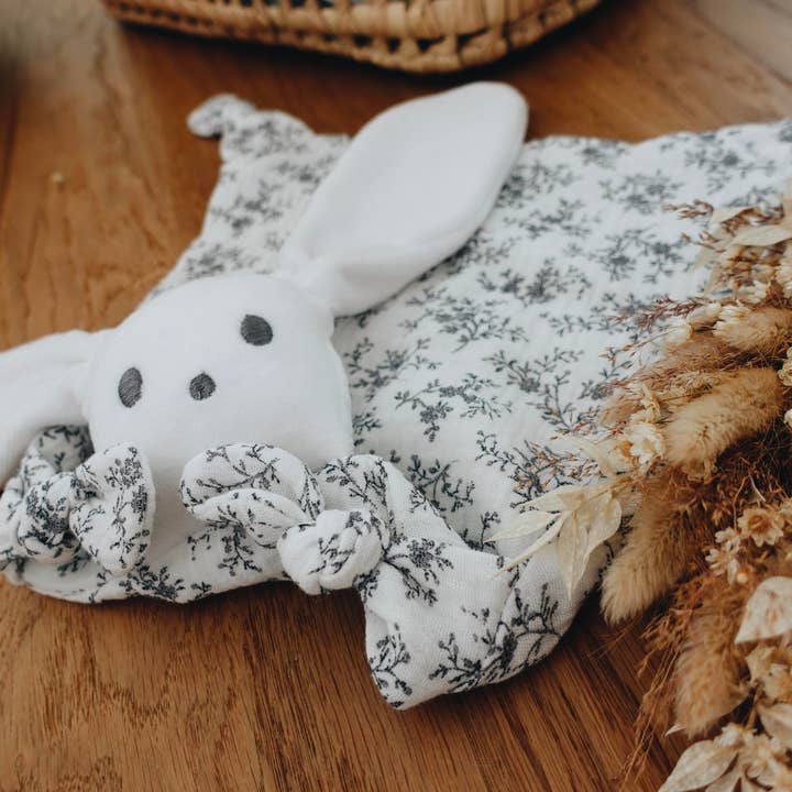 Louis & Jules Stambouli Conseil - Vente Peluche – enfant et bébé - Doudou Mousseline Margot Gris11