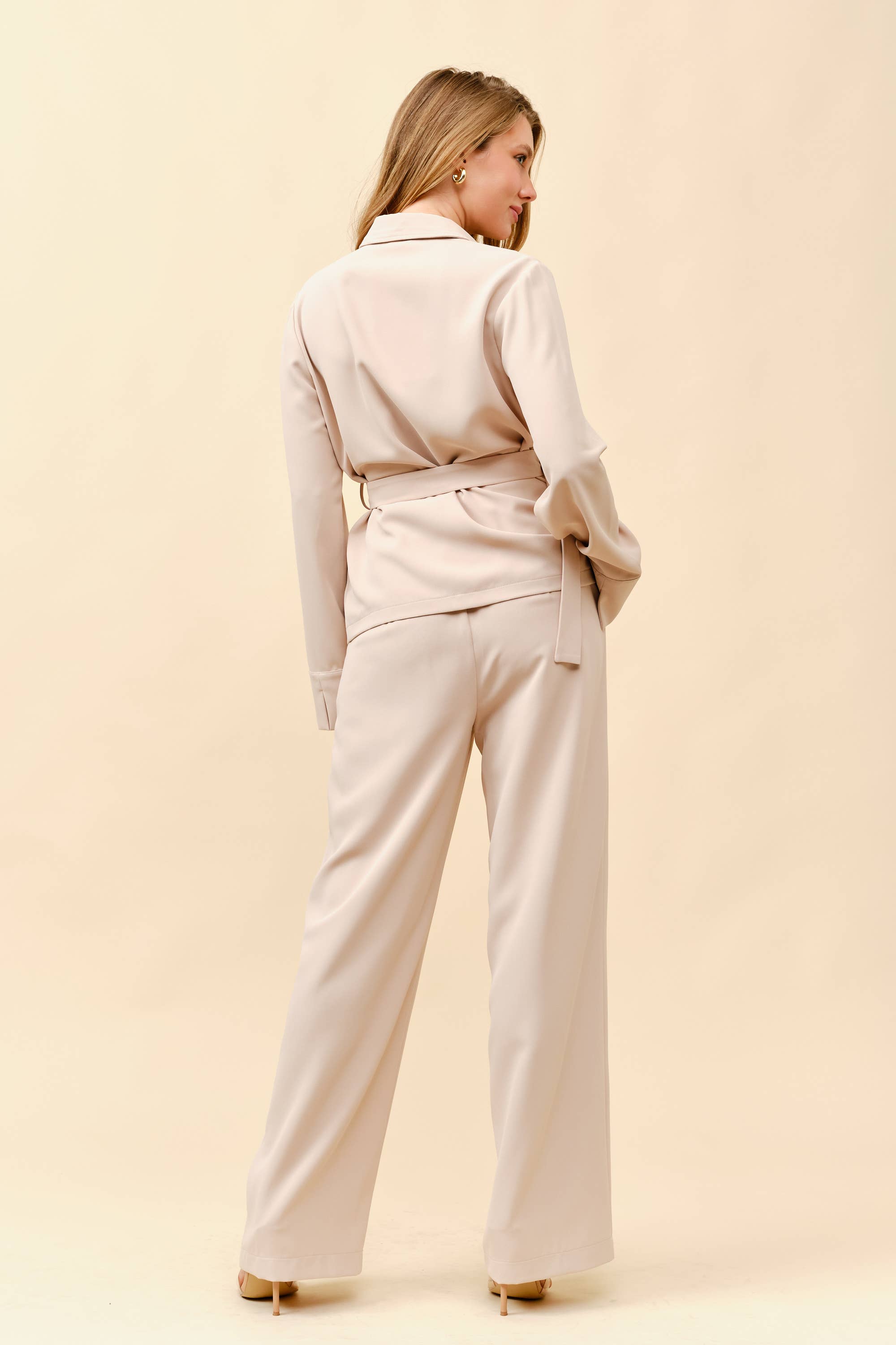 Tea & Cup - Vente Ensemble haut et pantalon (PAS d'intérieur) - Femme - Ensemble veste ceinturée safari et pantalon5