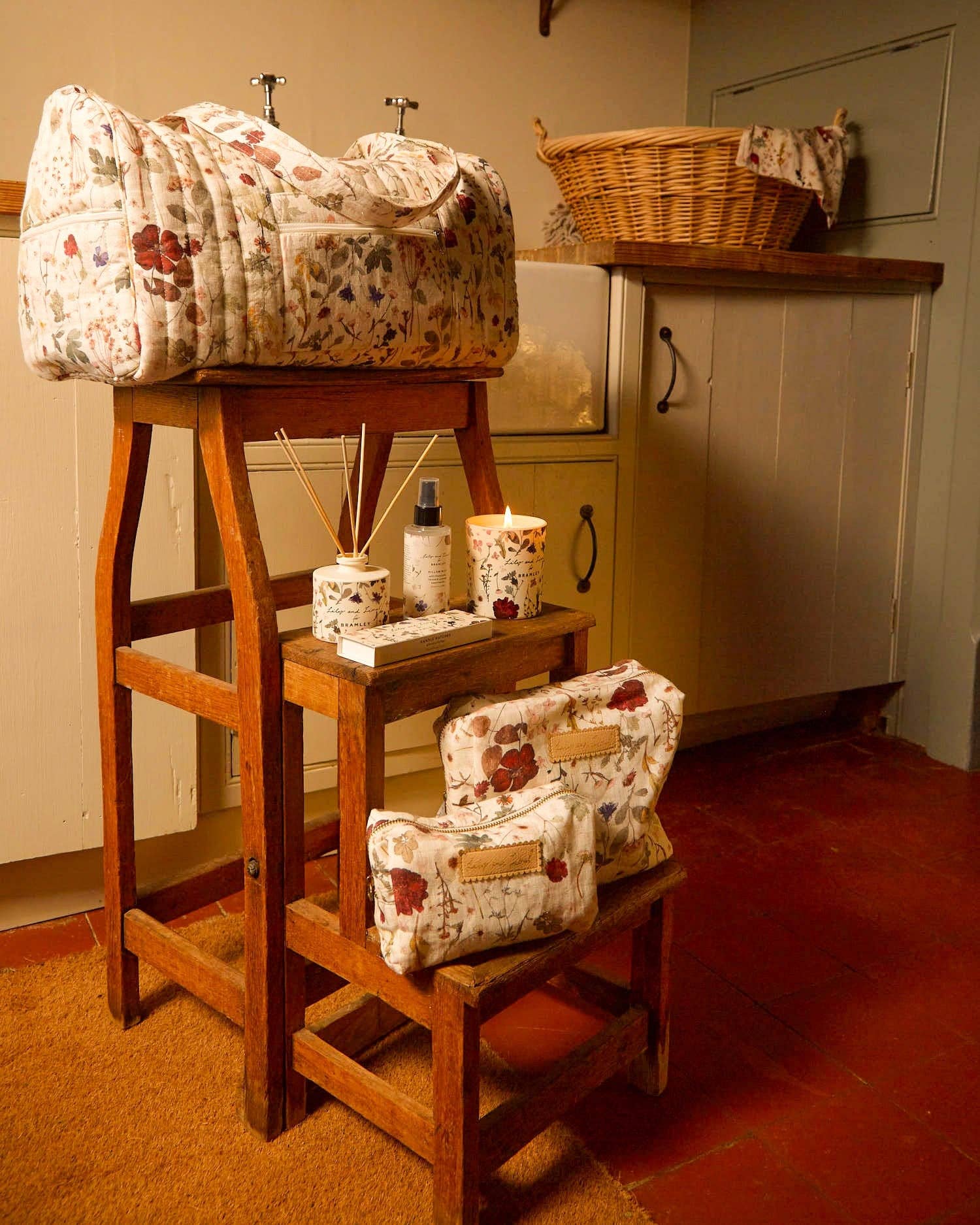 Lily and Lionel – wholesale Weekender bag – women's – Sia Pressed Floral Print Overnight Bag In Cream1