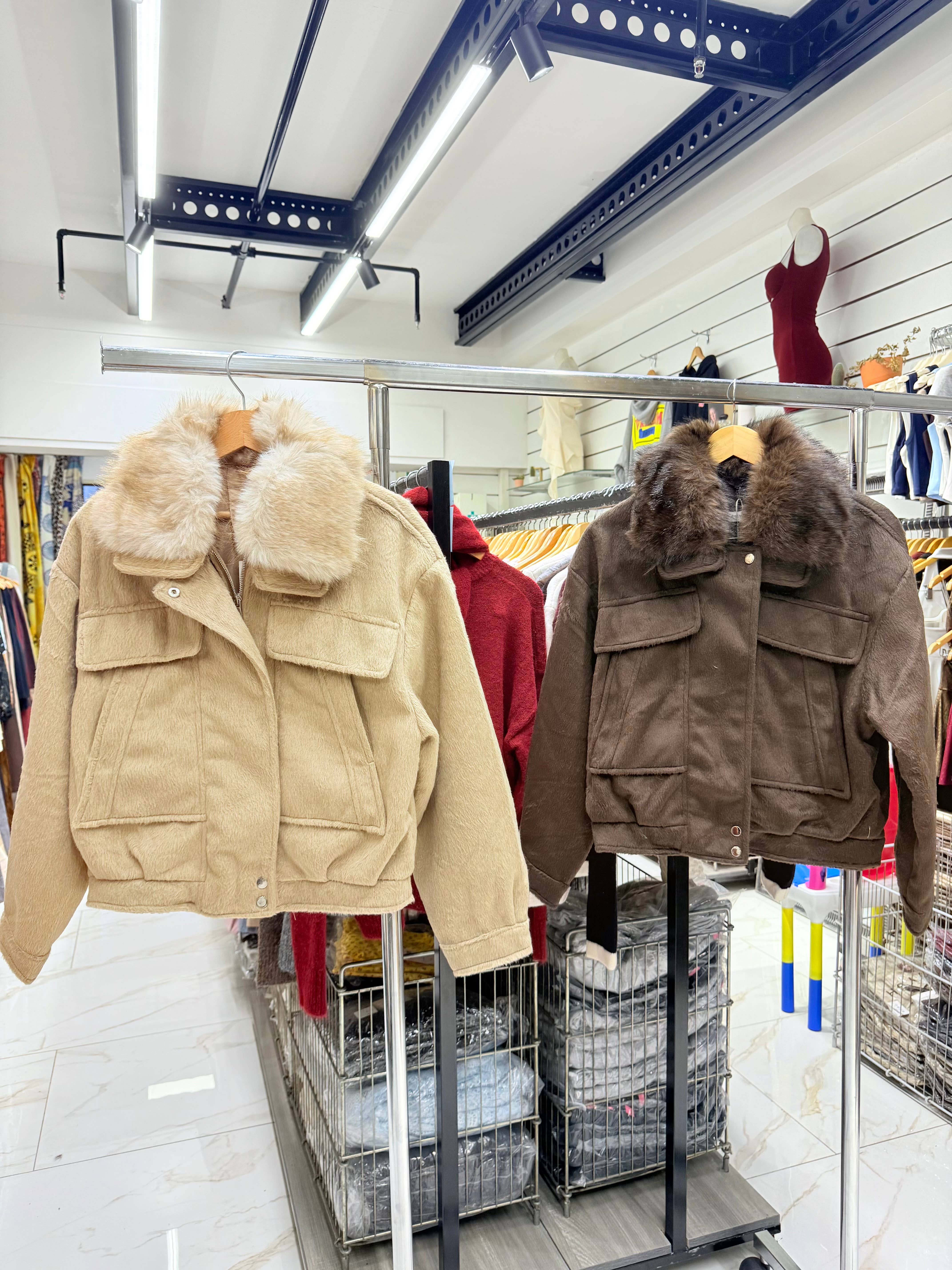 Chilli Girl Collection – wholesale Fur/faux fur coat – Women's – Faux fur collared coat with zip 6