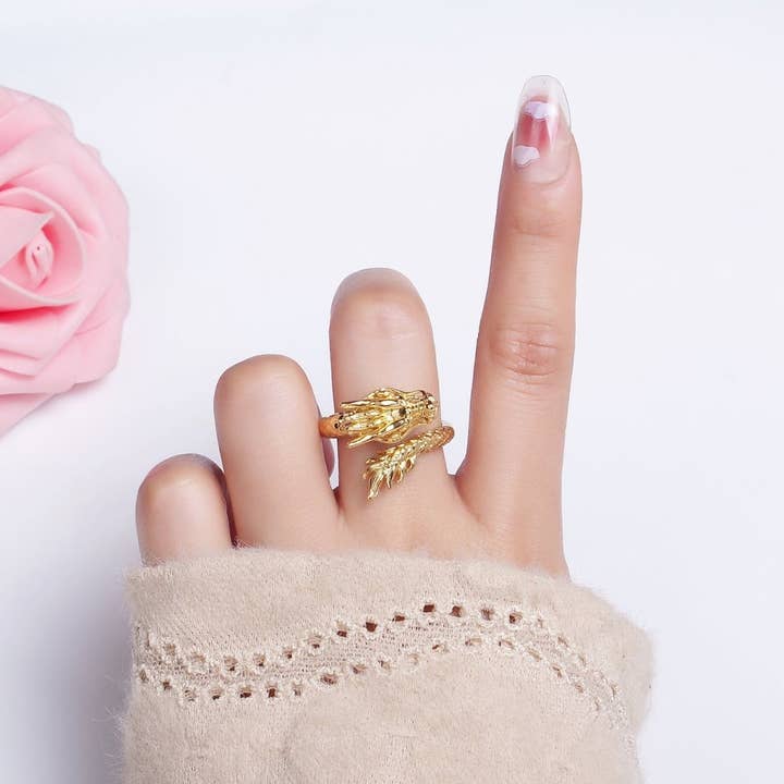 Aim Eternal - Vendita all'ingrosso Anelli cocktail/statement - Anello avvolgente a forma di drago con squame artigianali riempito in oro 14 carati | O13601