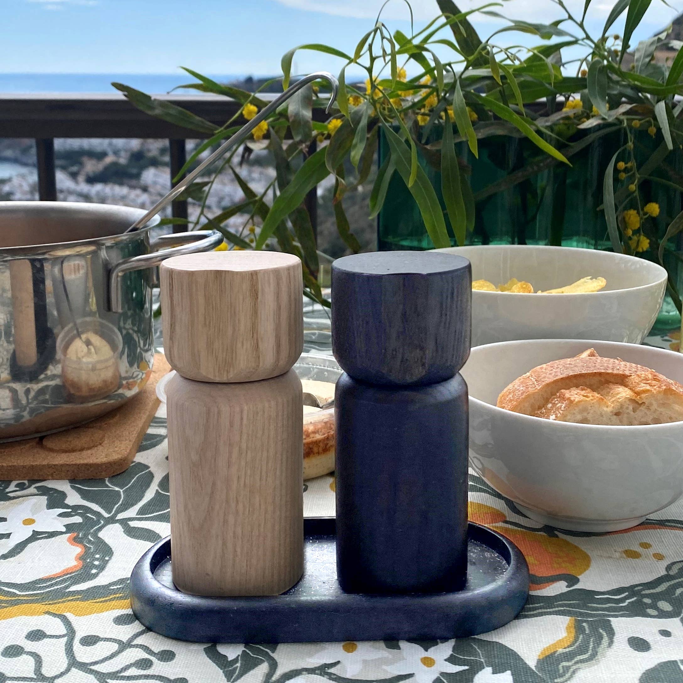 Born in Sweden AB - Wholesale Pepper Mill - Salt and pepper grinder set with mini tray in ash wood2