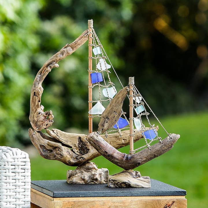 Garden Age Supply - Vente Décorations de table - Bateau en bois flotté avec bouteilles recyclées multicolores3
