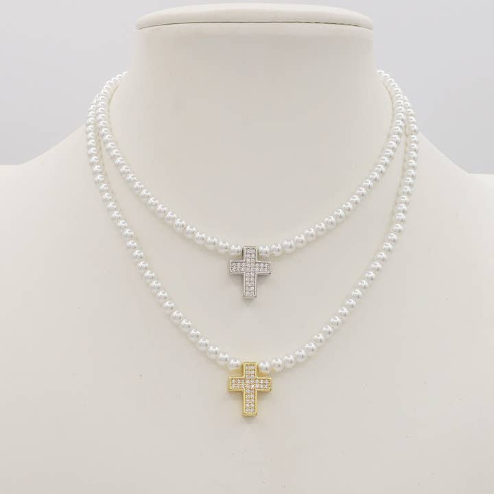 REBECCA CROSS - Collier ras du cou perle avec croix en zirconium pour la vente par Daemon srls