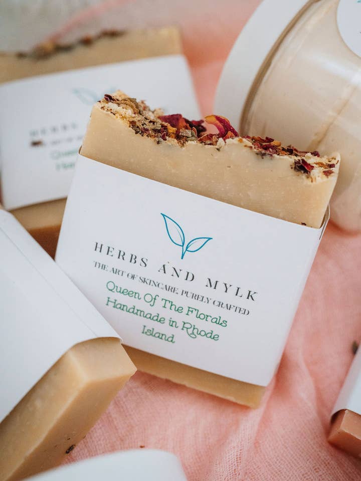 Reine des Floraux Savon en Barre pour la vente par Herbs and Mylk