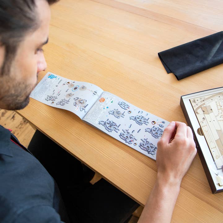 MADNESSTOYS - Wholesale Decorative Tabletop Object - Speedfighter15