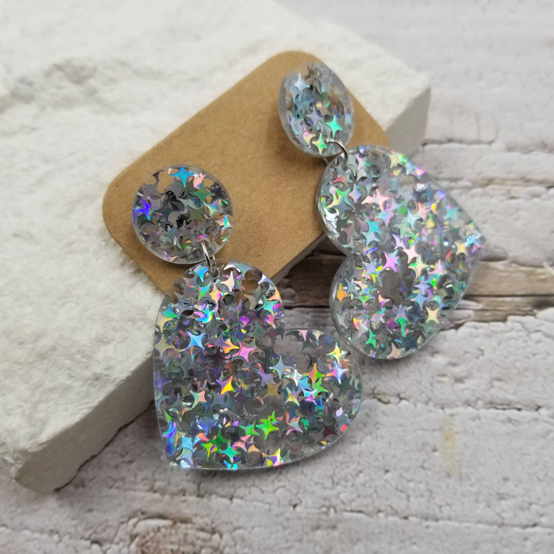 Treasure Wholesale – Engroshandel Hængeøreringe og creoløreringe – Sølv Confetti Hjerteøreringe