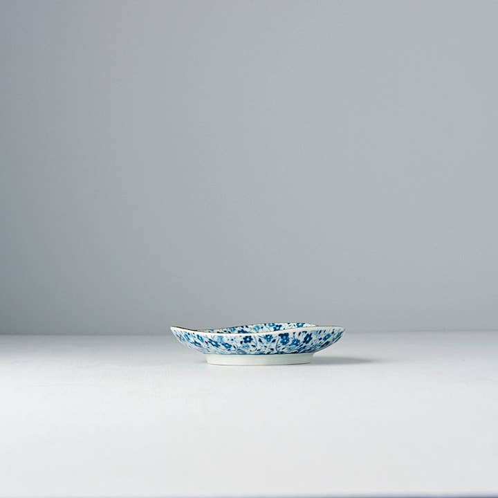 Made In Japan Tableware - Wholesale Dinner Plate - Blue Daisy uneven plate 12cm