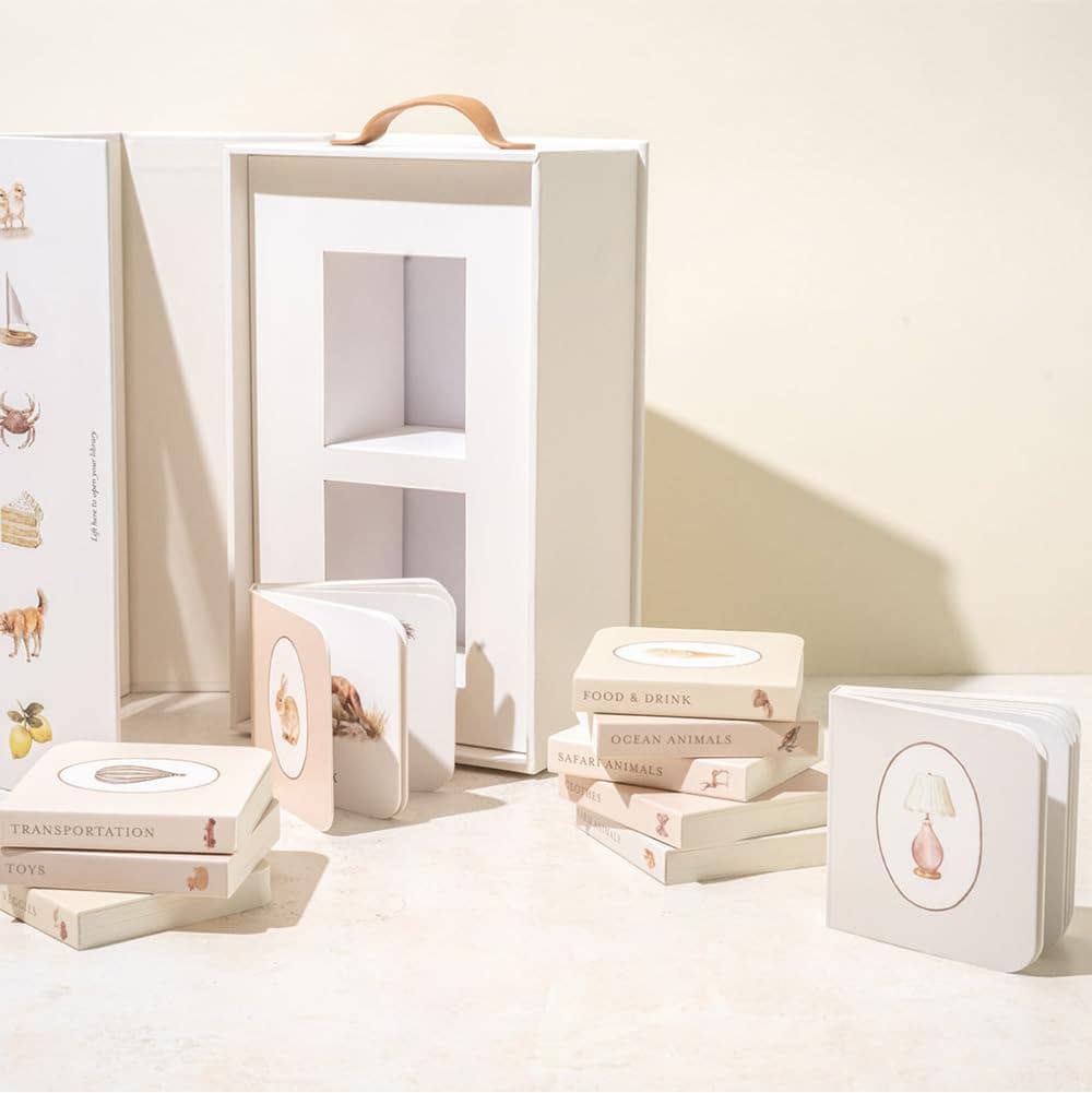 Petite Siesta - Wholesale Display Book - Nuestra Muy Pequeña Biblioteca3