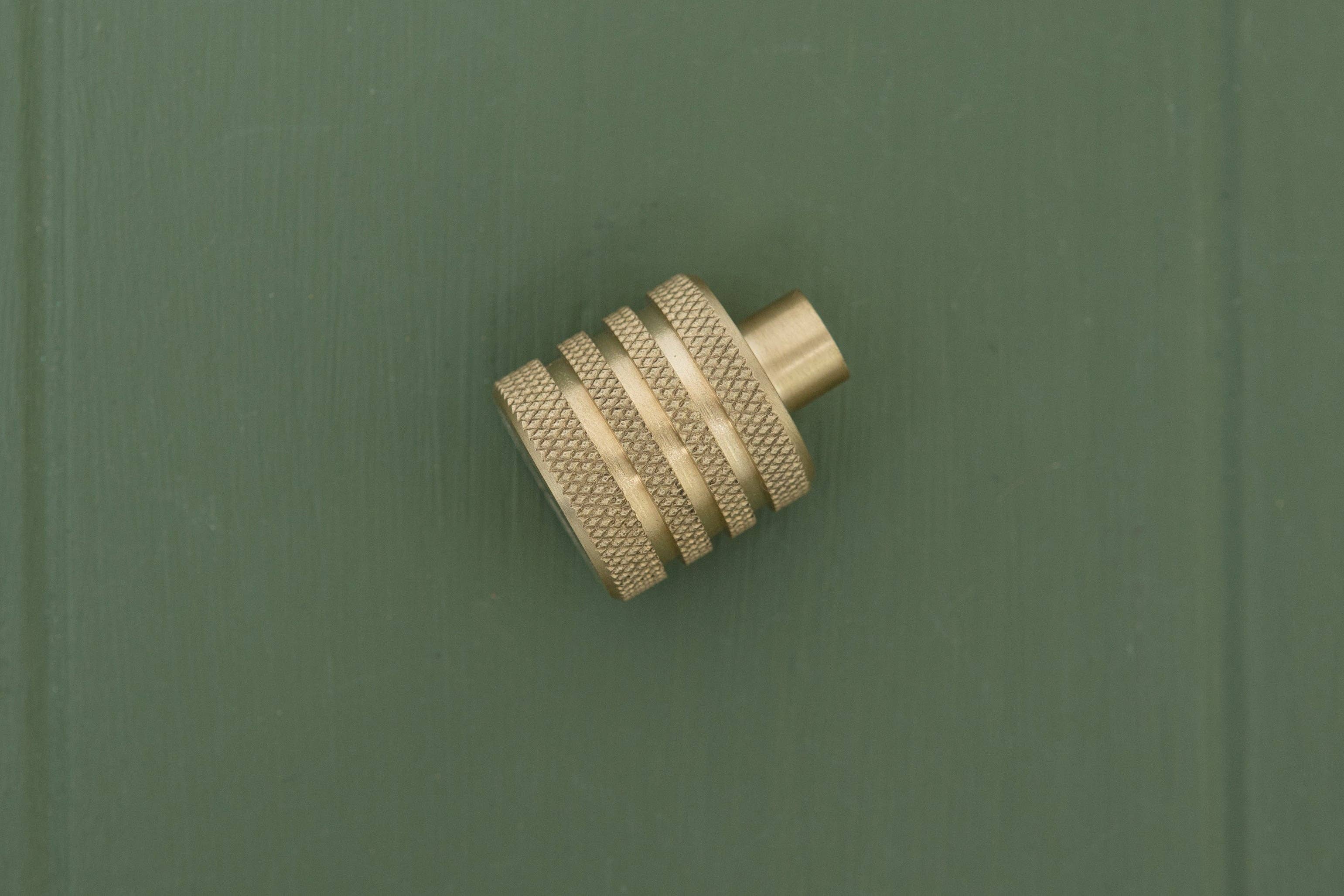 Brass bee - Wholesale Knob/pull - APIDAE Solid Brass Knurled Pull Handles & Knobs - Satin Bras4