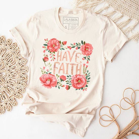 CAMISETA GRÁFICA COM FLORES DA FÉ por atacado de LaLaSista