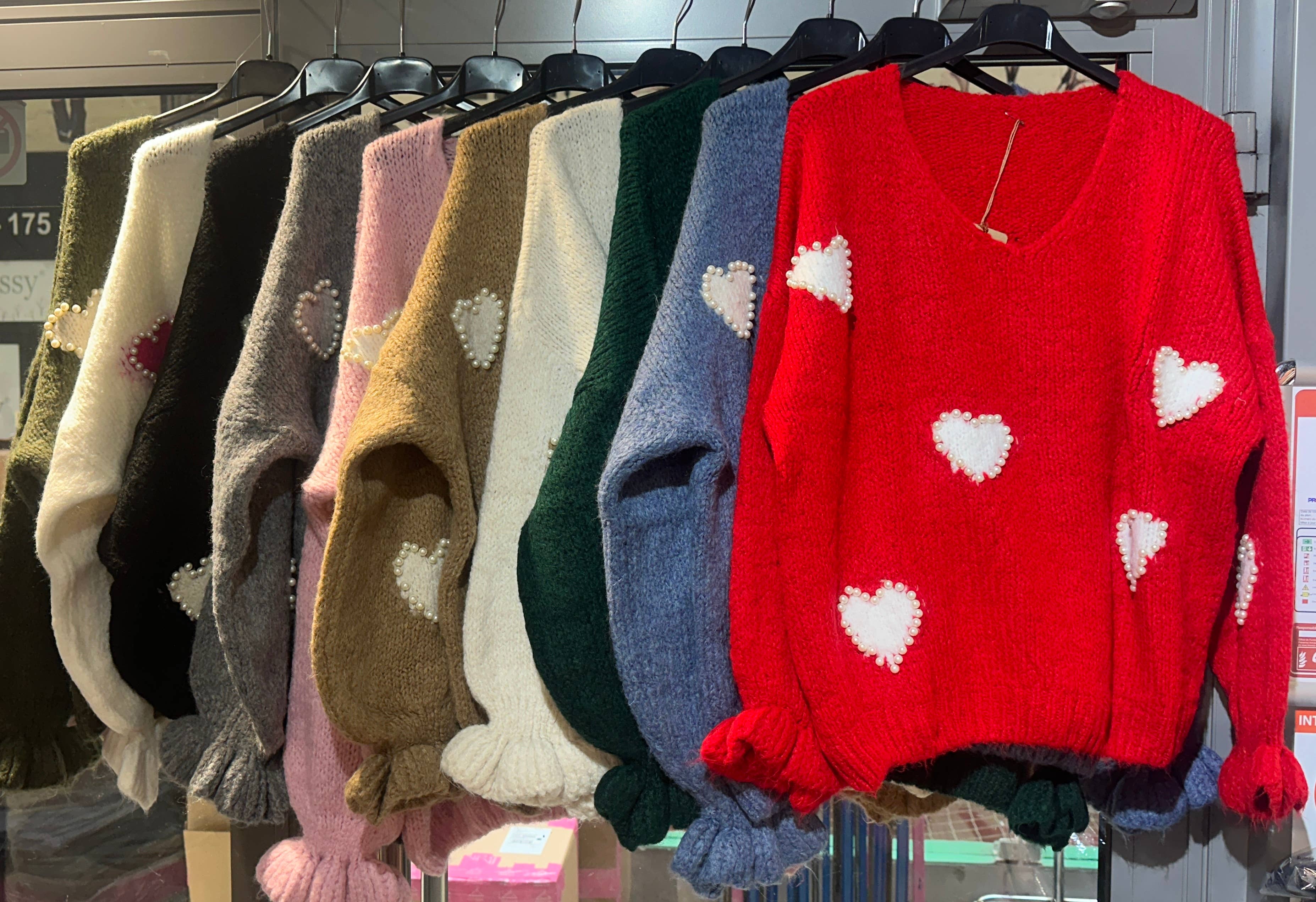 LÉA & LUC – wholesale Pullovertröja - Dam – Tröja med hjärtmönster och pärlor, V-ringad, dam26