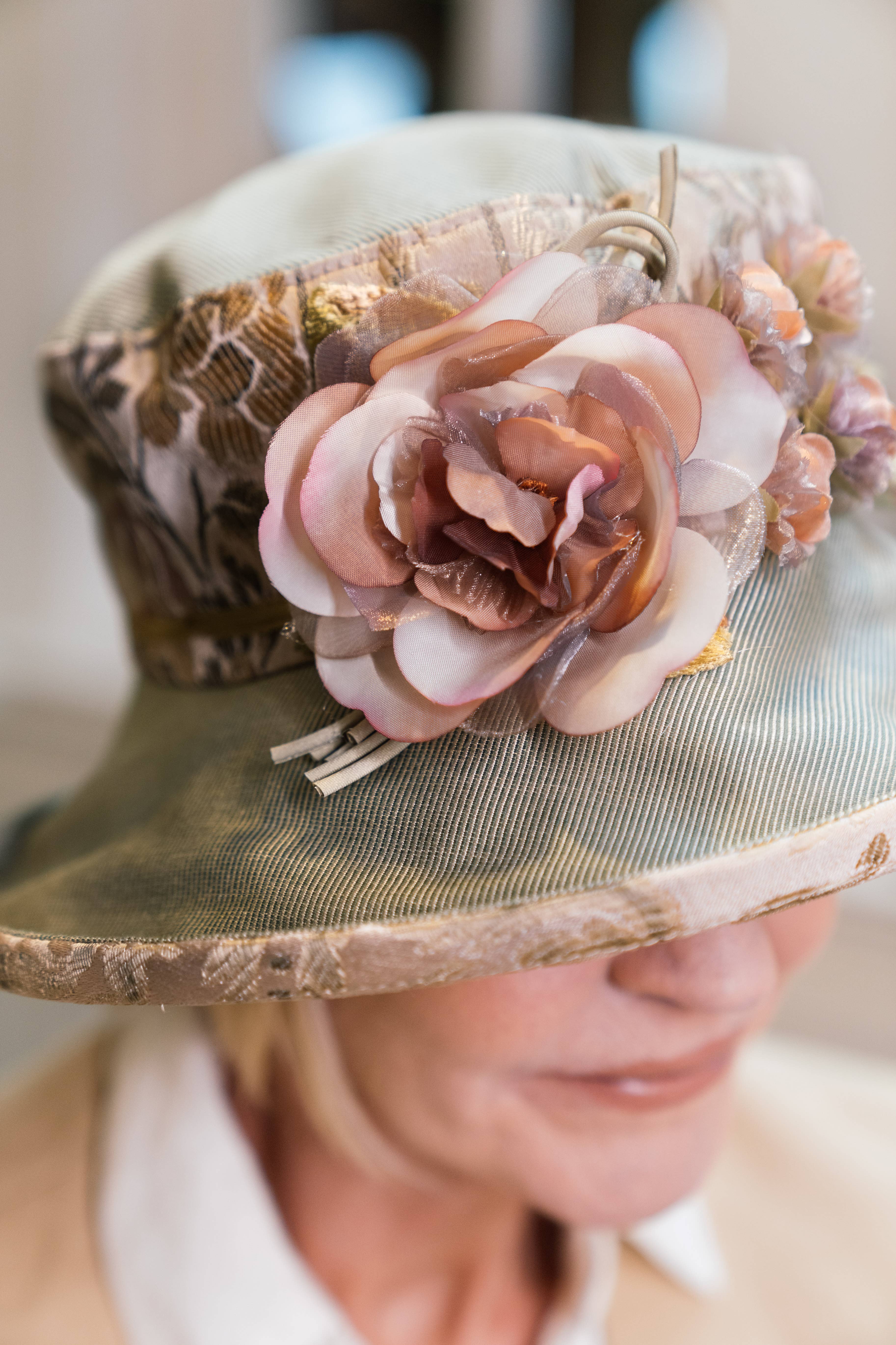 Proppa Toppa Hats – wholesale Fascinator-hatt - Dam – Vintage tyg blommig hatt med ränder och blomma1