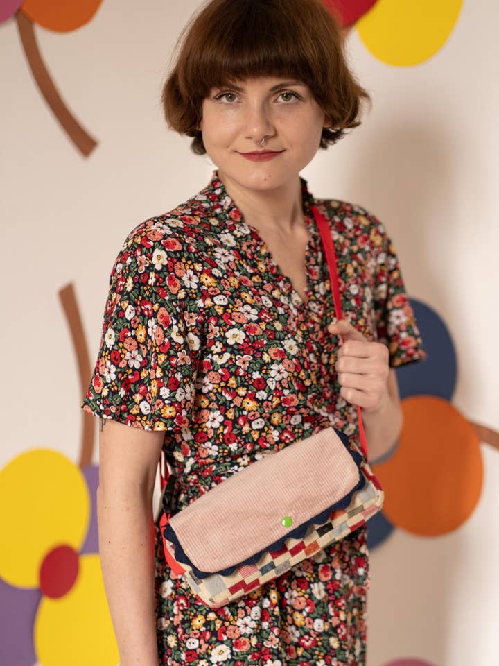 Sac banane en coton à carreaux multicolores en velours rose pour la vente par gira e rigira la moda